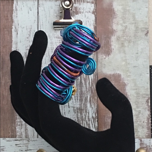 UNIQUE RING - Picture 3 of 8